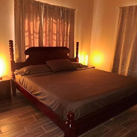 Banyan Rose Room 3 Orange Walk Buitenkant foto