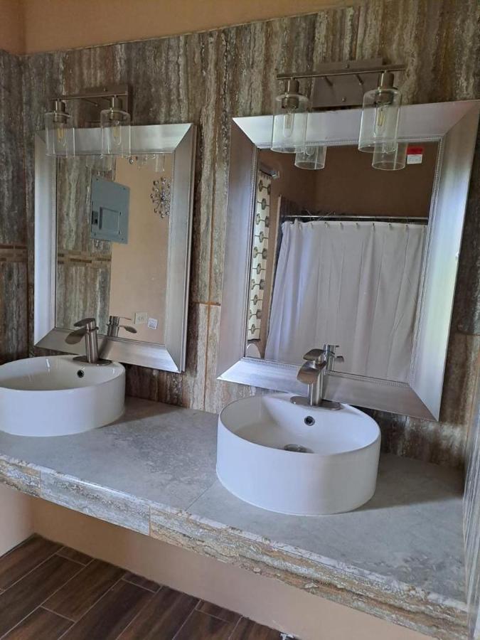 Banyan Rose Room 3 Orange Walk Buitenkant foto