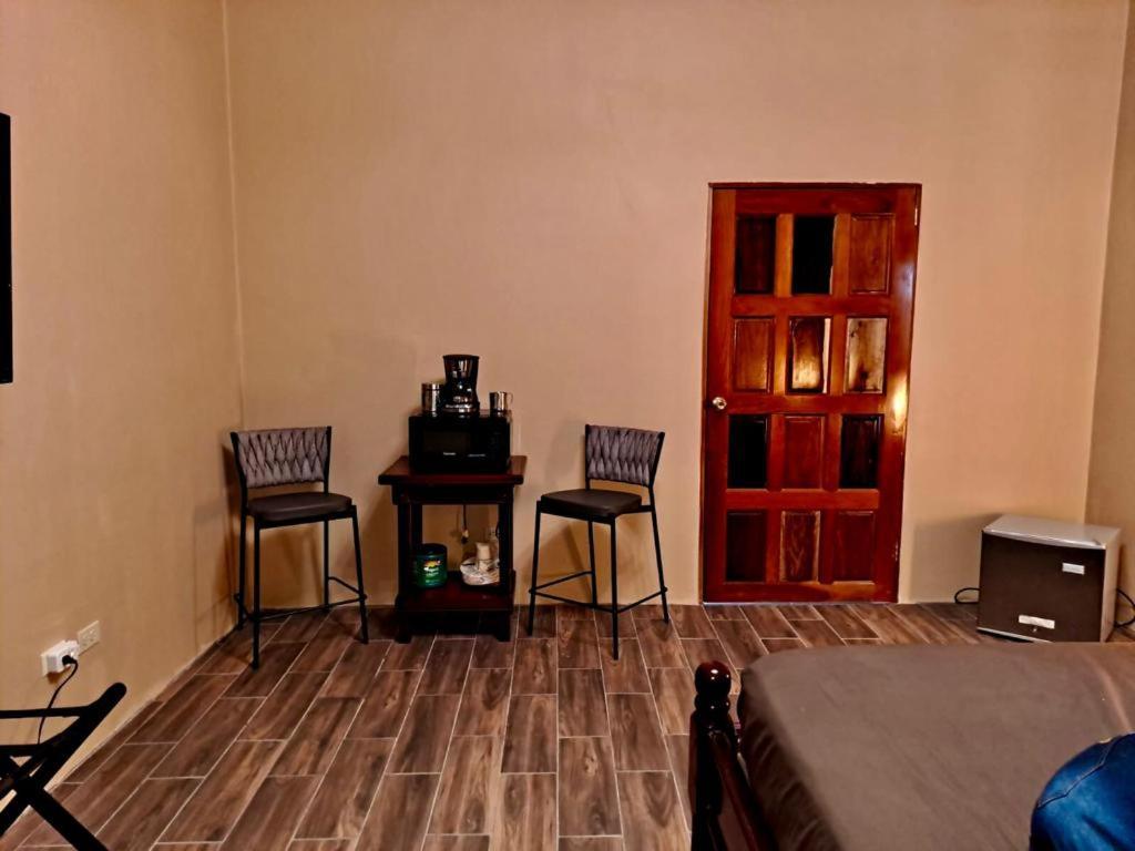 Banyan Rose Room 3 Orange Walk Buitenkant foto
